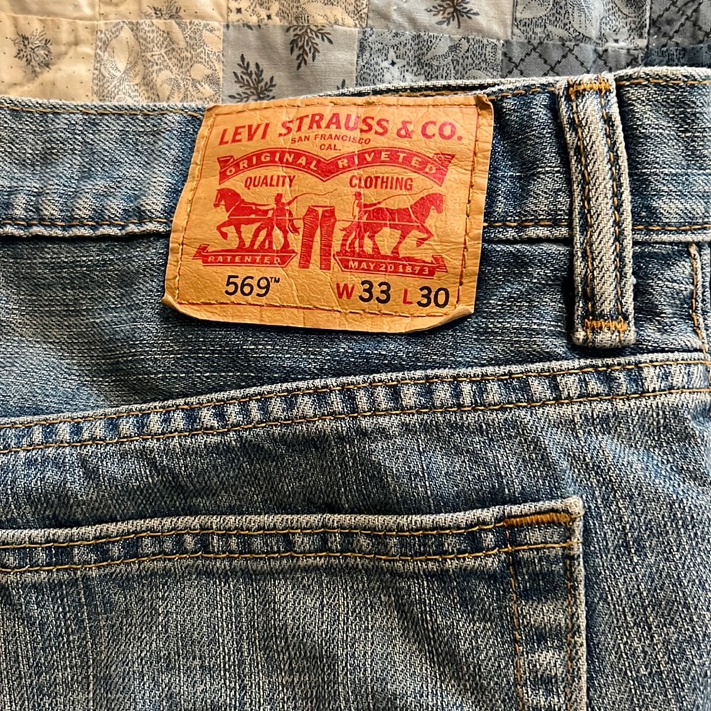 Levi-Strauss 569 Jeans, Waist 33/Length 30, medium blue